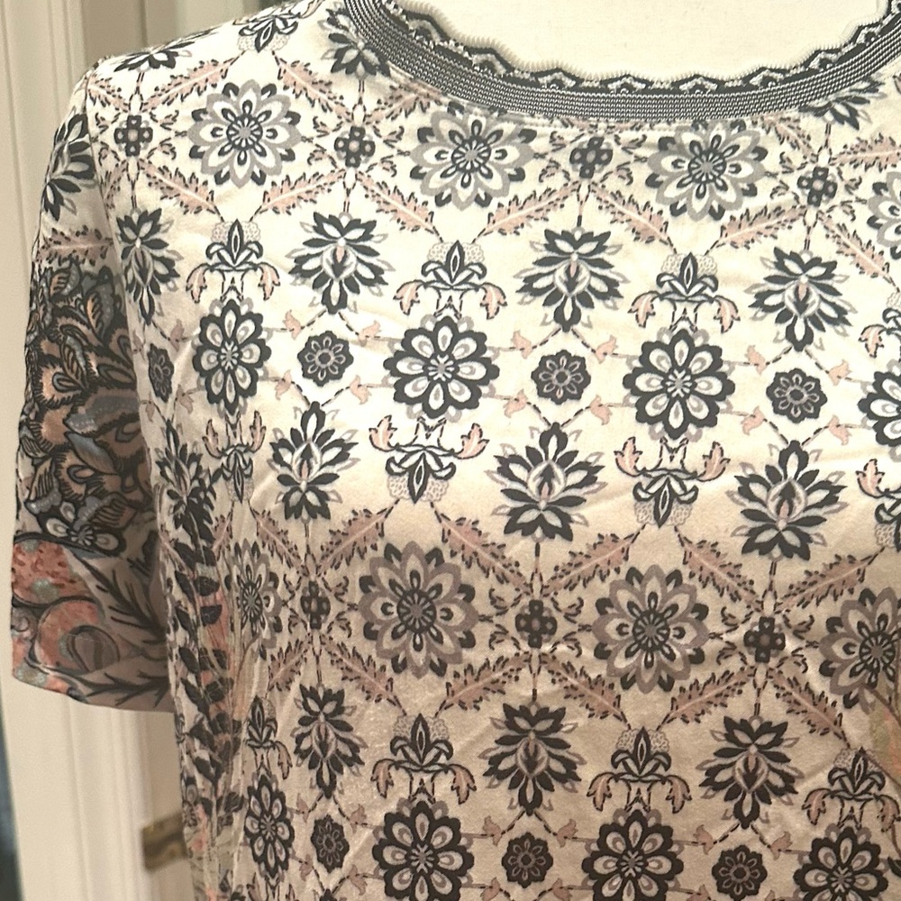 Hale Bob M Floral Short Sleeve Top in NEW Condition Stretch